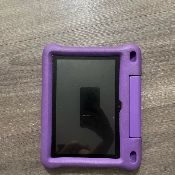 Amazon Tablet - Picture 3 of 3